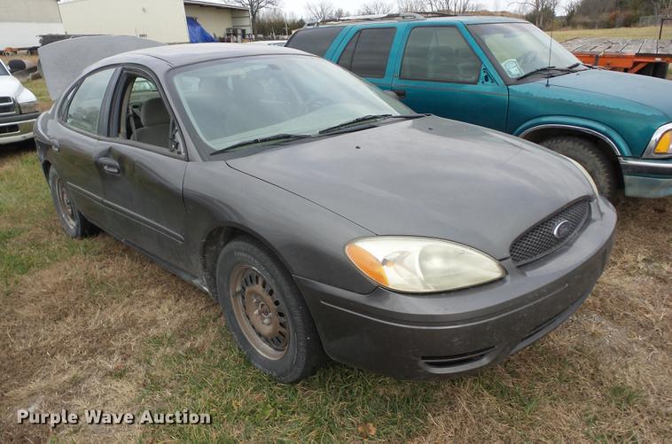 image for item K6313 2005 Ford Taurus