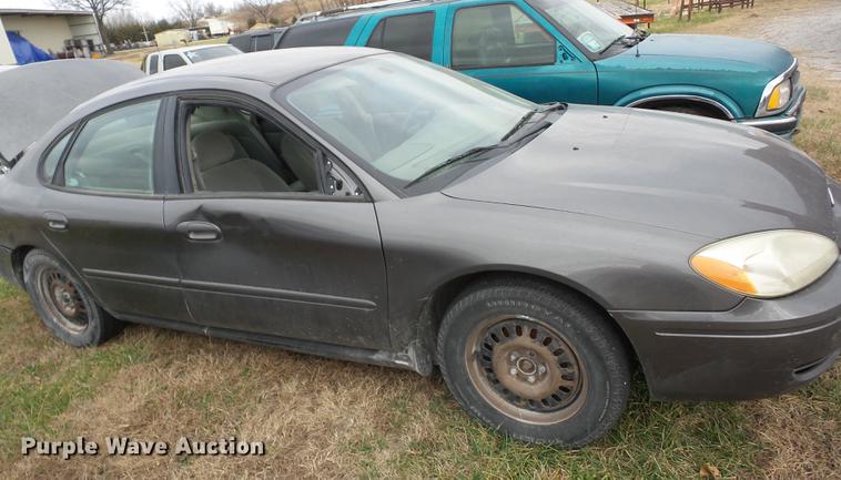 image for item K6313 2005 Ford Taurus