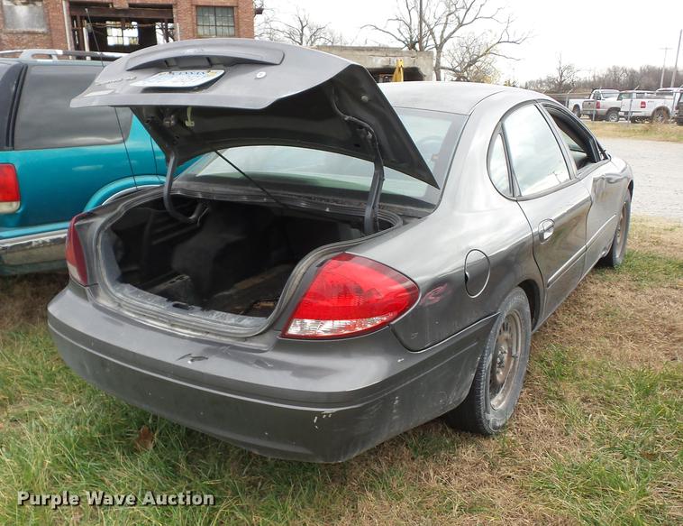 image for item K6313 2005 Ford Taurus
