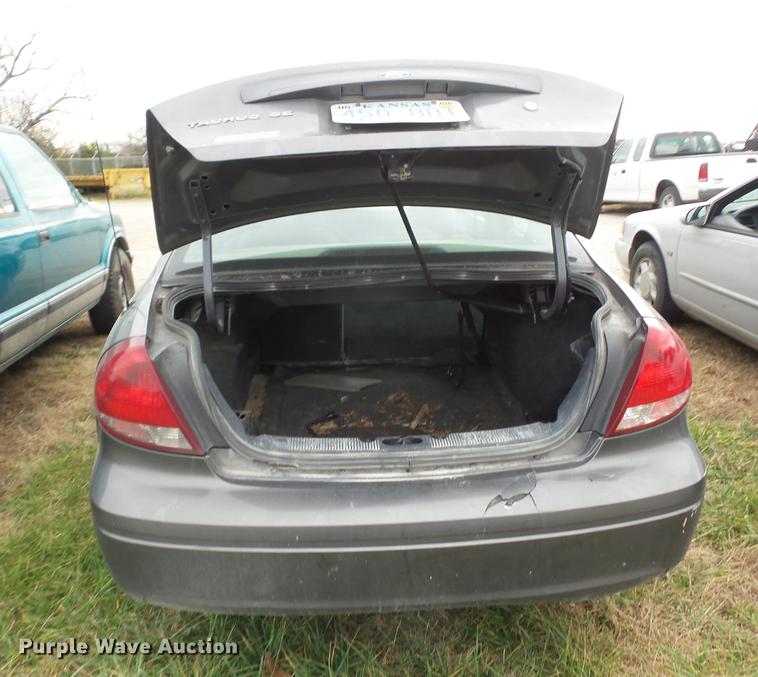 image for item K6313 2005 Ford Taurus