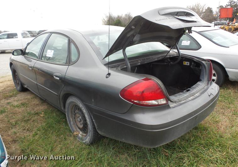 image for item K6313 2005 Ford Taurus