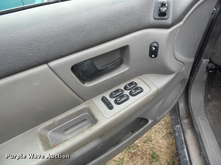 image for item K6313 2005 Ford Taurus