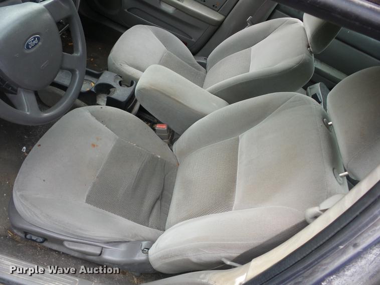 image for item K6313 2005 Ford Taurus