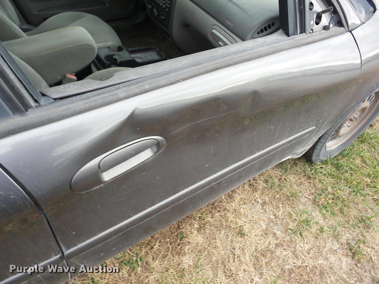 image for item K6313 2005 Ford Taurus