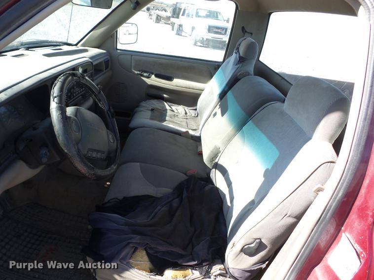 image for item K6317 1994 Dodge Ram 1500 pickup truck