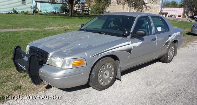 image for item K6338 2004 Ford Crown Victoria Police Interceptor