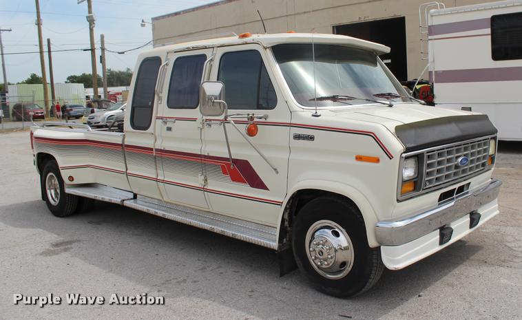 image for item L3200 1991 Ford Econoline E350 Crew Cab truck