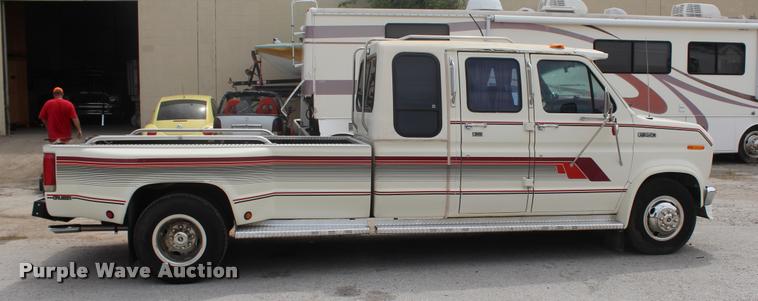 image for item L3200 1991 Ford Econoline E350 Crew Cab truck