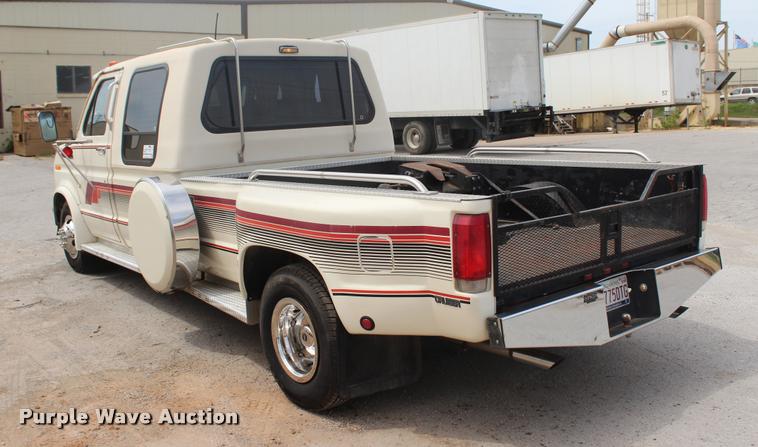 image for item L3200 1991 Ford Econoline E350 Crew Cab truck