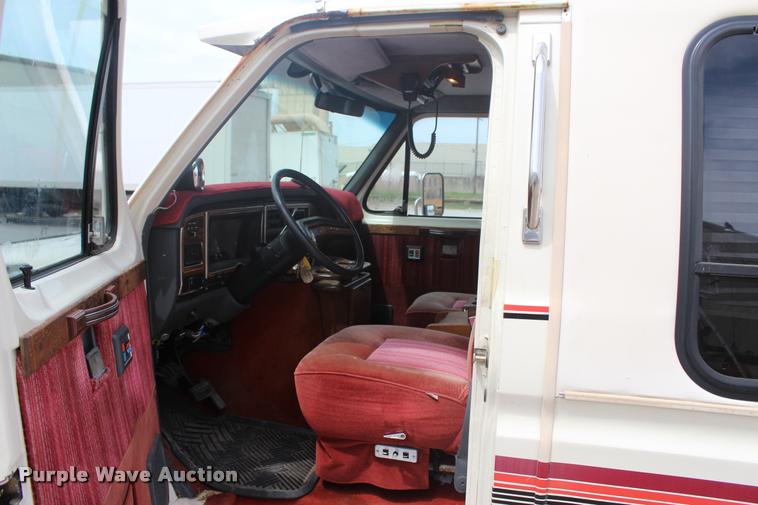 image for item L3200 1991 Ford Econoline E350 Crew Cab truck