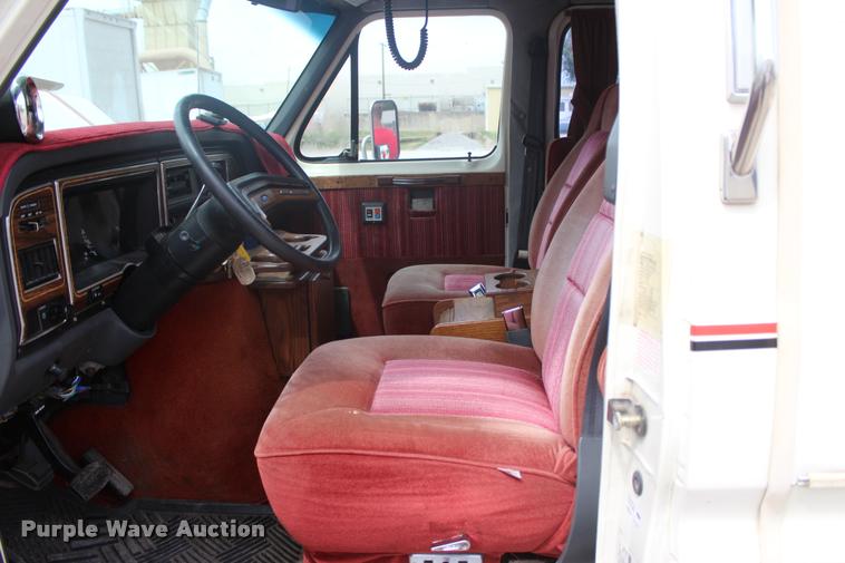 image for item L3200 1991 Ford Econoline E350 Crew Cab truck