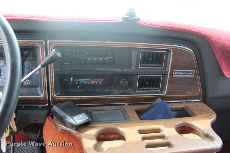 image for item L3200 1991 Ford Econoline E350 Crew Cab truck