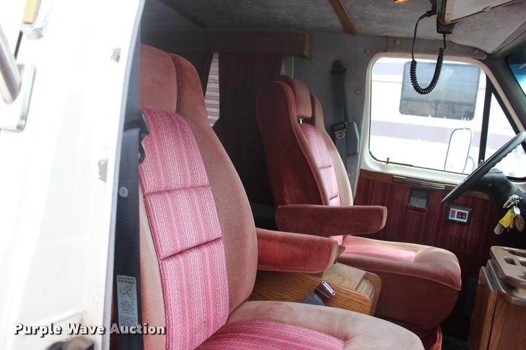 image for item L3200 1991 Ford Econoline E350 Crew Cab truck