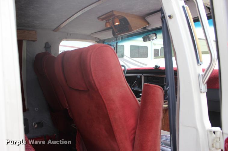 image for item L3200 1991 Ford Econoline E350 Crew Cab truck