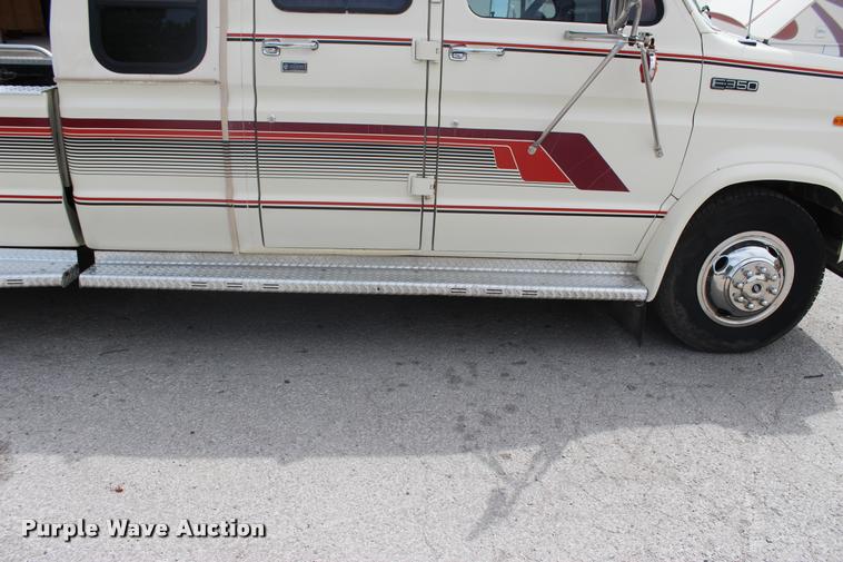image for item L3200 1991 Ford Econoline E350 Crew Cab truck