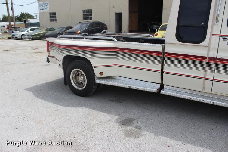 image for item L3200 1991 Ford Econoline E350 Crew Cab truck