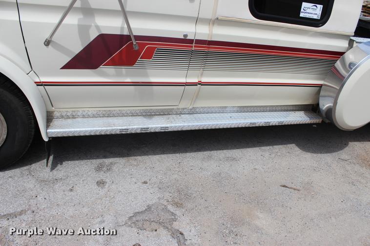 image for item L3200 1991 Ford Econoline E350 Crew Cab truck