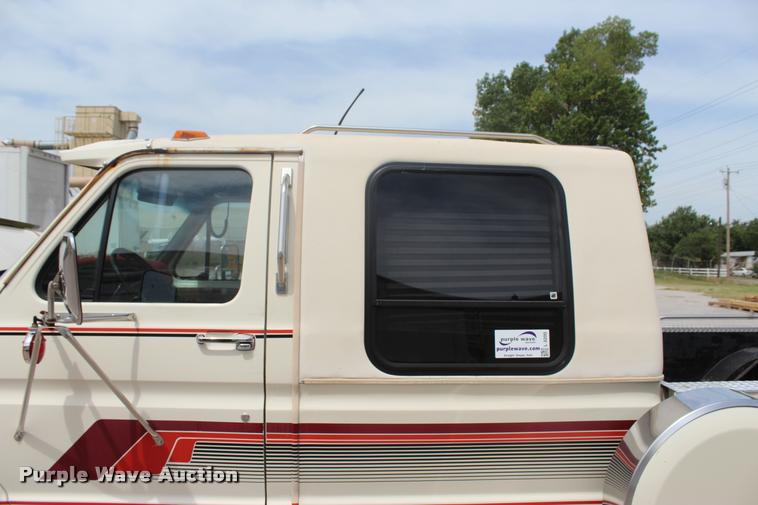 image for item L3200 1991 Ford Econoline E350 Crew Cab truck