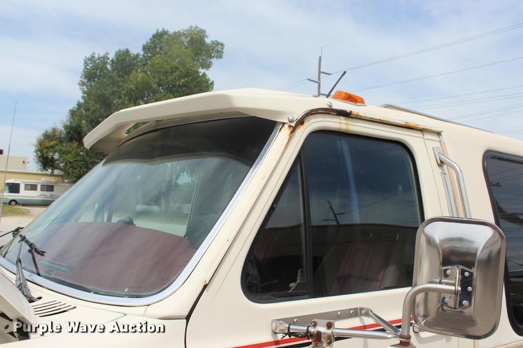 image for item L3200 1991 Ford Econoline E350 Crew Cab truck