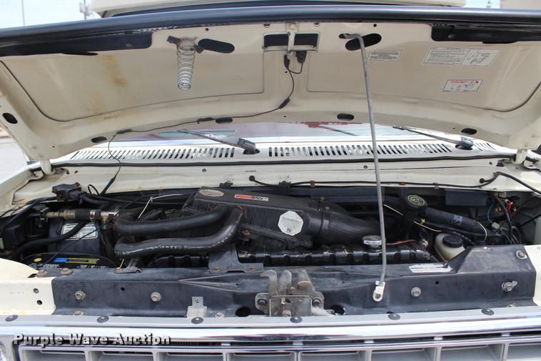image for item L3200 1991 Ford Econoline E350 Crew Cab truck