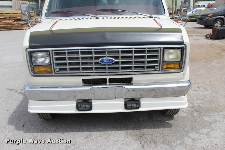 image for item L3200 1991 Ford Econoline E350 Crew Cab truck