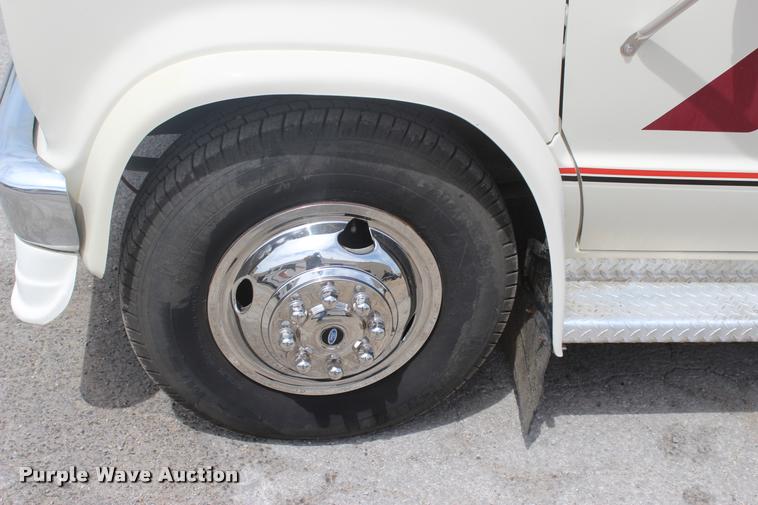 image for item L3200 1991 Ford Econoline E350 Crew Cab truck