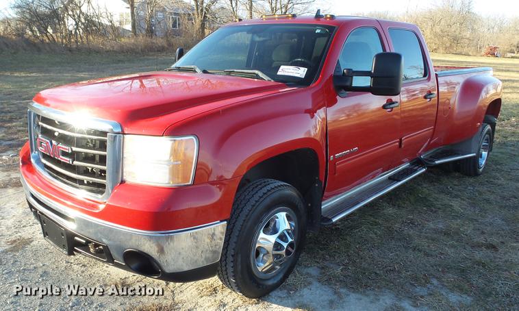 image for item L5645 2008 GMC Sierra 3500HD Crew Cab pickup truck