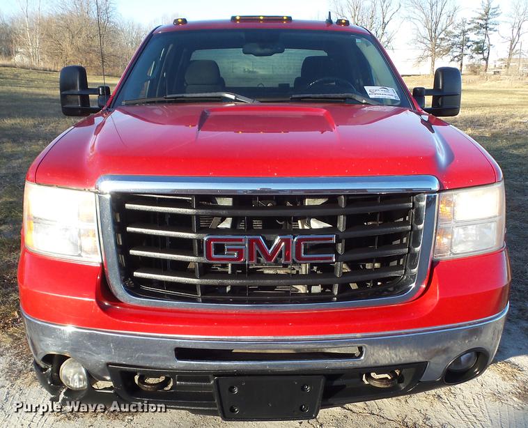 image for item L5645 2008 GMC Sierra 3500HD Crew Cab pickup truck