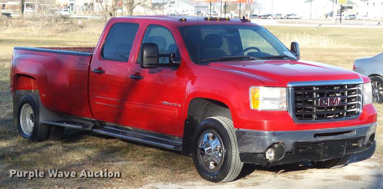 image for item L5645 2008 GMC Sierra 3500HD Crew Cab pickup truck
