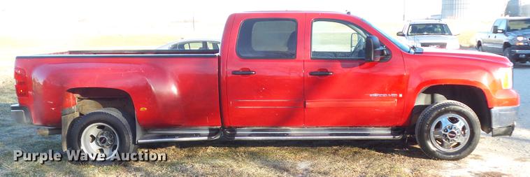 image for item L5645 2008 GMC Sierra 3500HD Crew Cab pickup truck