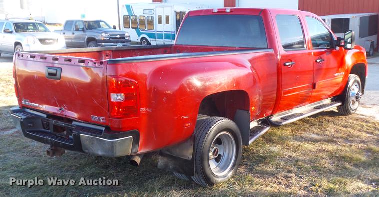 image for item L5645 2008 GMC Sierra 3500HD Crew Cab pickup truck
