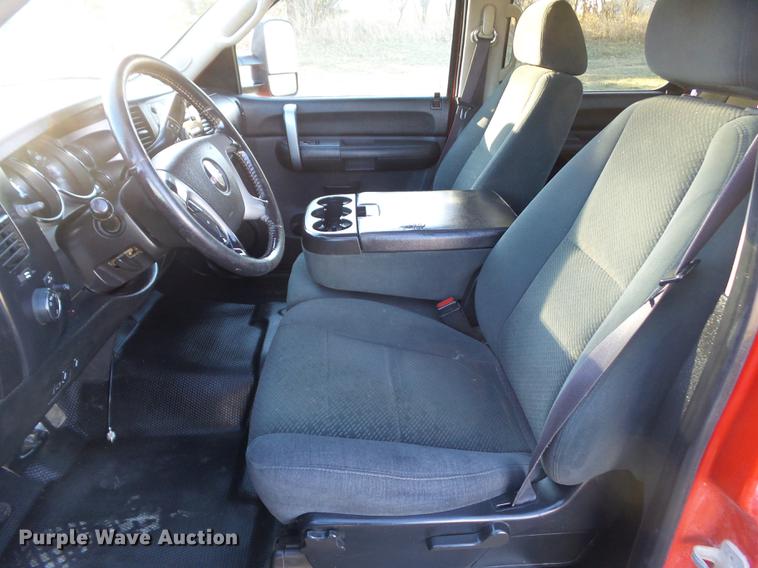 image for item L5645 2008 GMC Sierra 3500HD Crew Cab pickup truck