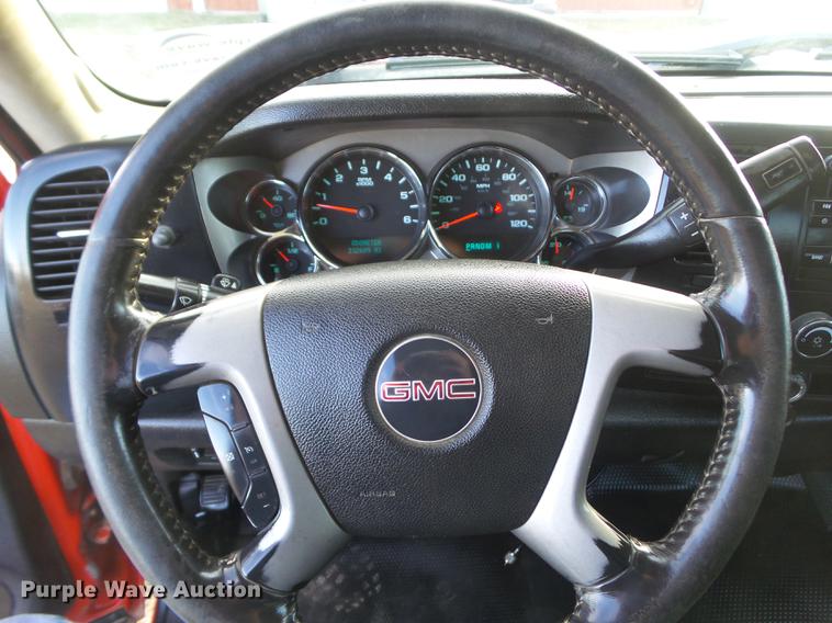 image for item L5645 2008 GMC Sierra 3500HD Crew Cab pickup truck