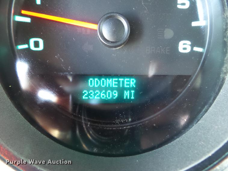 image for item L5645 2008 GMC Sierra 3500HD Crew Cab pickup truck