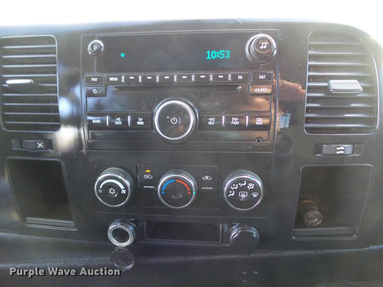 image for item L5645 2008 GMC Sierra 3500HD Crew Cab pickup truck