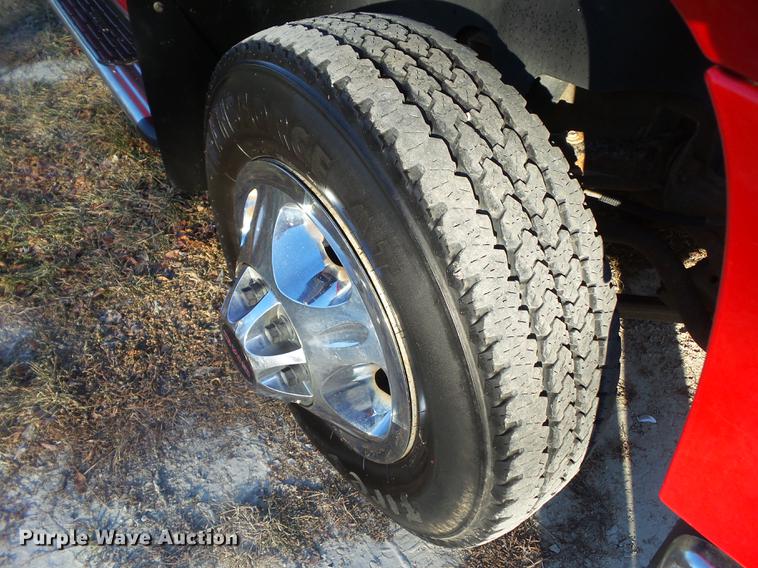 image for item L5645 2008 GMC Sierra 3500HD Crew Cab pickup truck