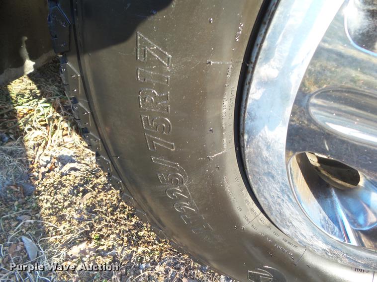 image for item L5645 2008 GMC Sierra 3500HD Crew Cab pickup truck