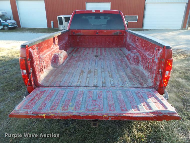 image for item L5645 2008 GMC Sierra 3500HD Crew Cab pickup truck