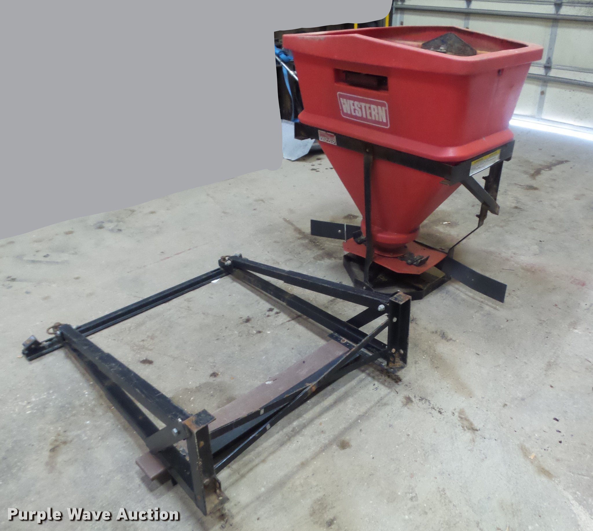 2004 Western ProFlo spreader in Fenton, MO Item CC9699 sold Purple