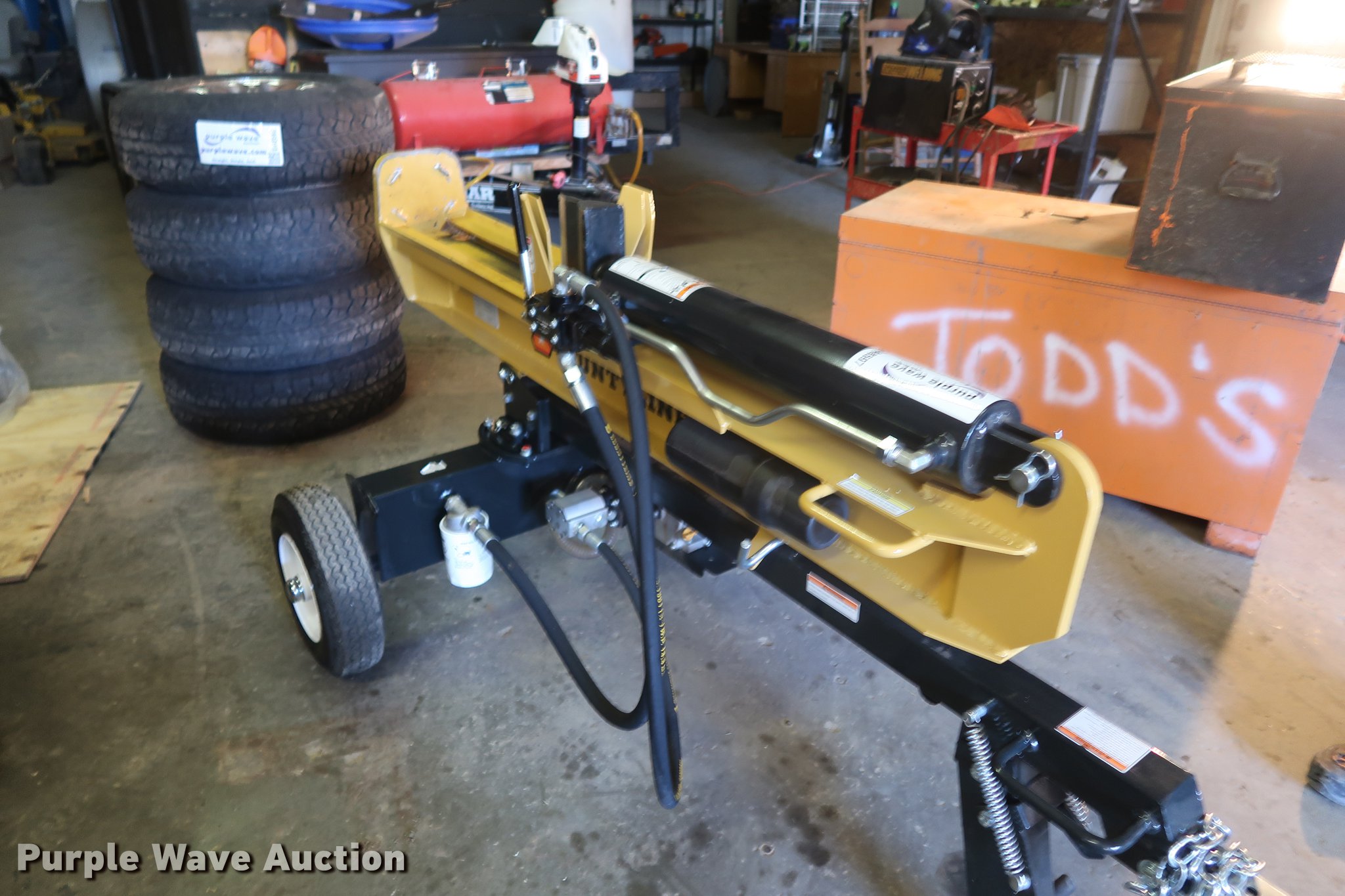 Countyline log splitter in Blue Springs, MO Item DA8597 sold