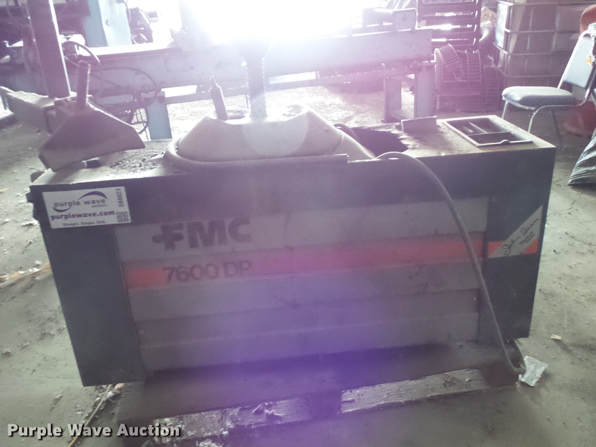 FMC 7600DP tire machine in Brookings, SD Item DB8023 sold Purple Wave