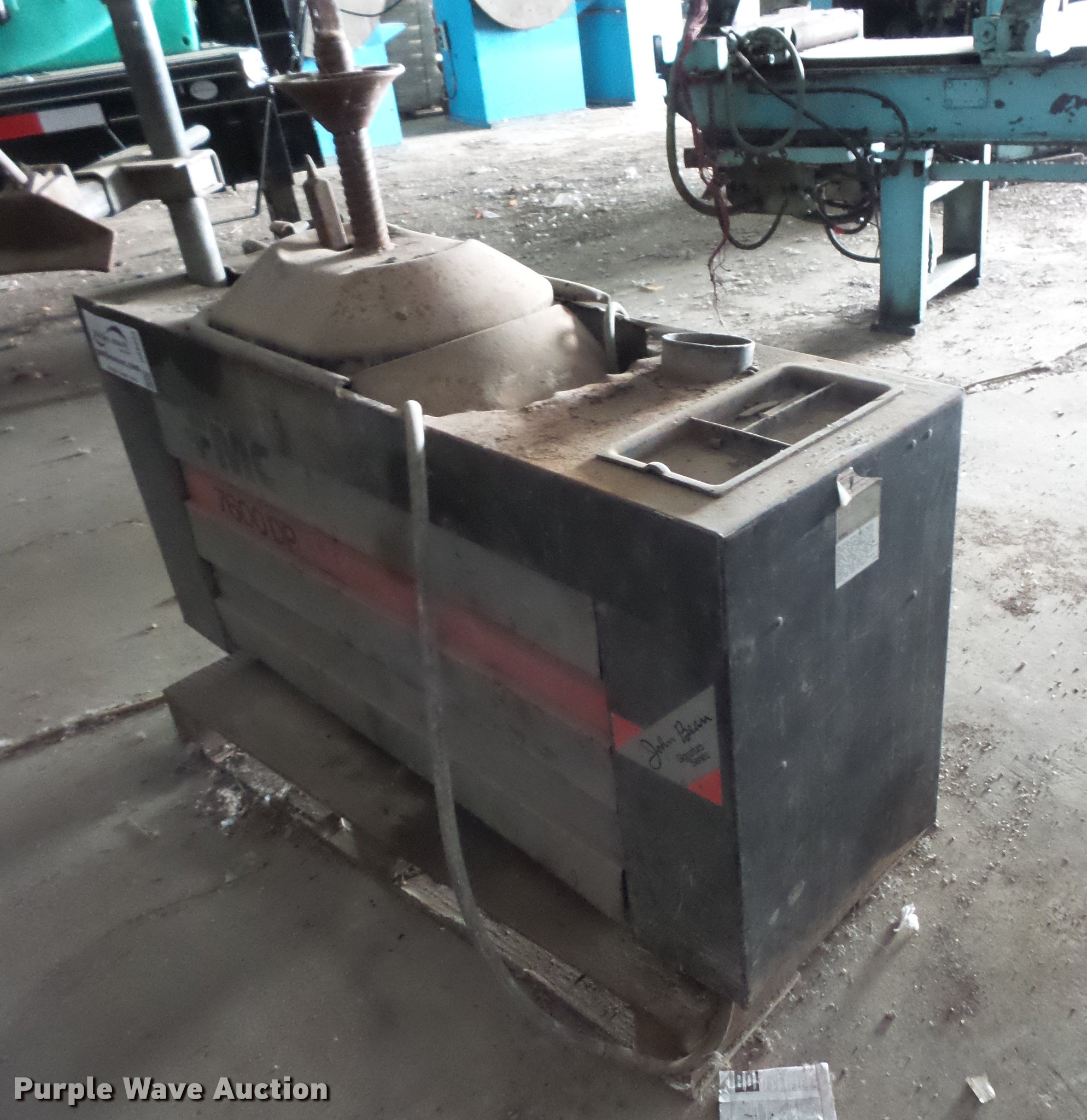 FMC 7600DP tire machine in Brookings, SD Item DB8023 sold Purple Wave