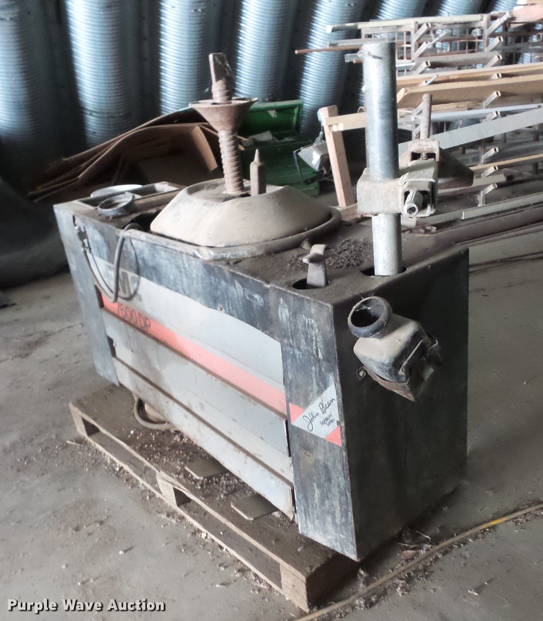 FMC 7600DP tire machine in Brookings, SD Item DB8023 sold Purple Wave