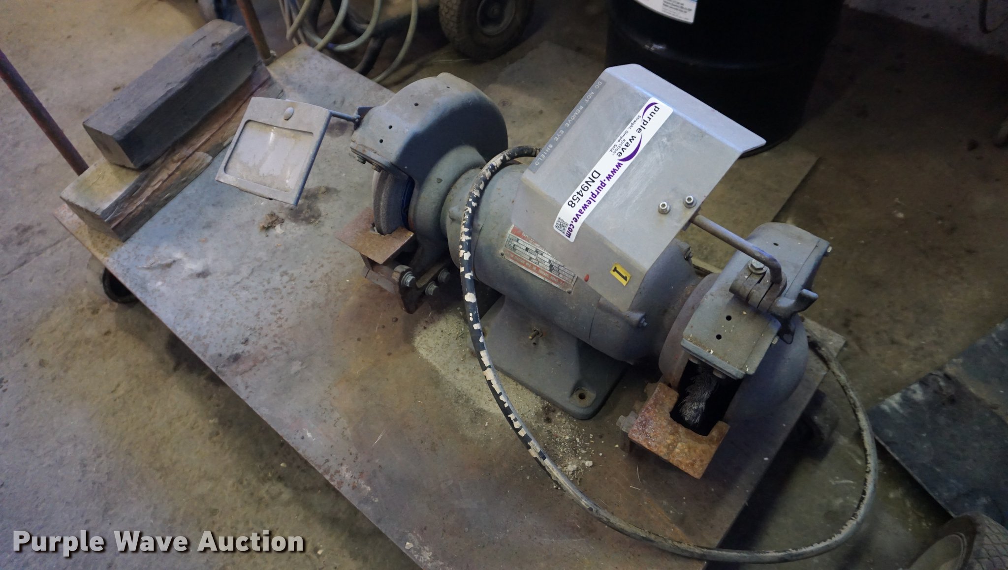 Dayton bench grinder in Leavenworth, KS Item DN9458 sold Purple Wave