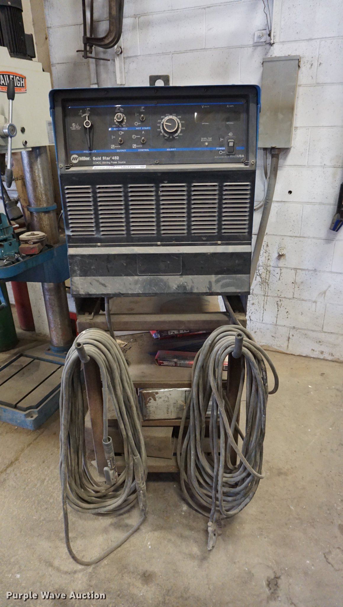 Miller Goldstar 452 Cc Dc Welding Power Source In Leavenworth Ks Item Dn9459 Sold Purple Wave