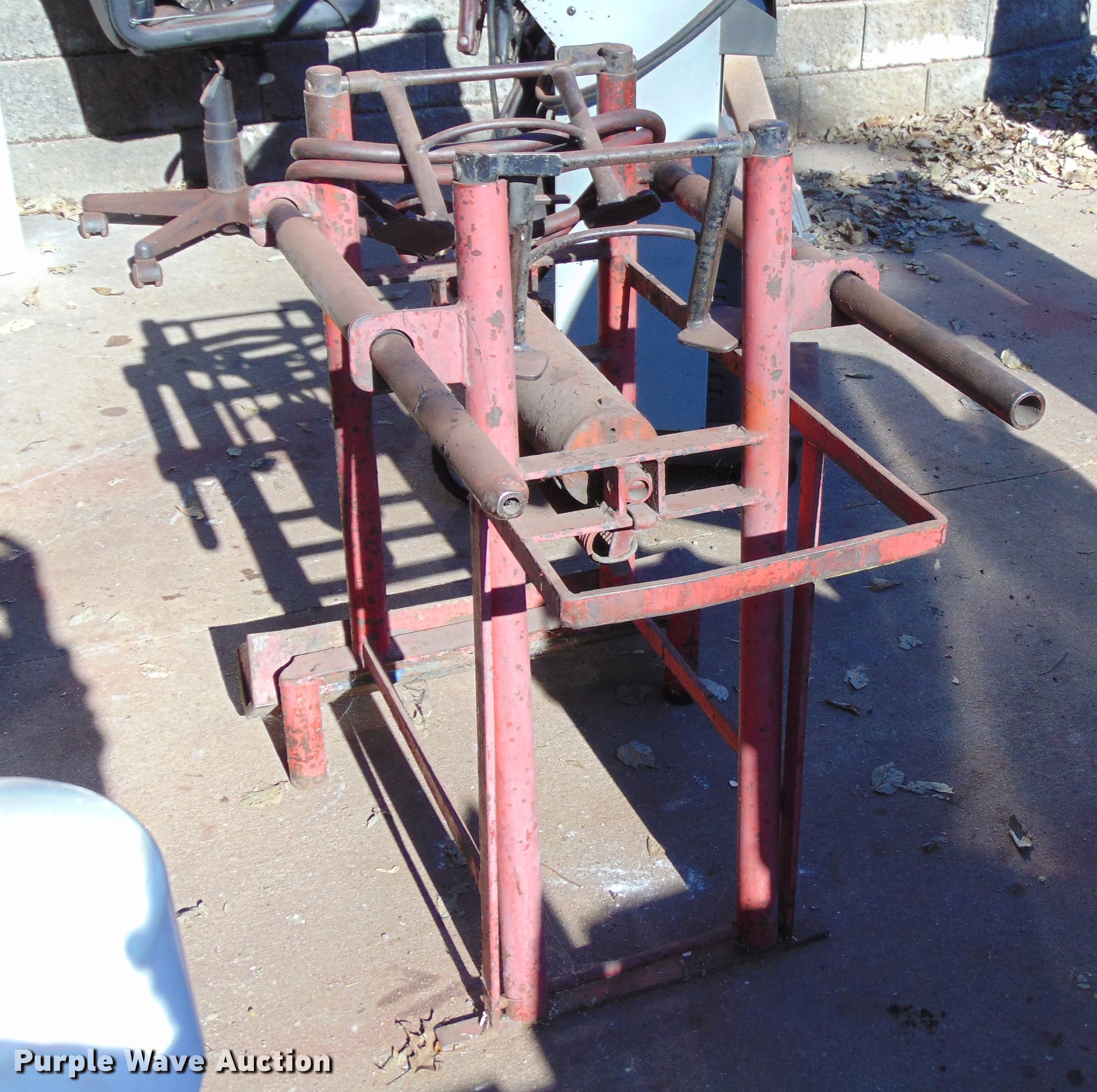 Strut spreader in Burlington, IA Item EE9311 sold Purple Wave