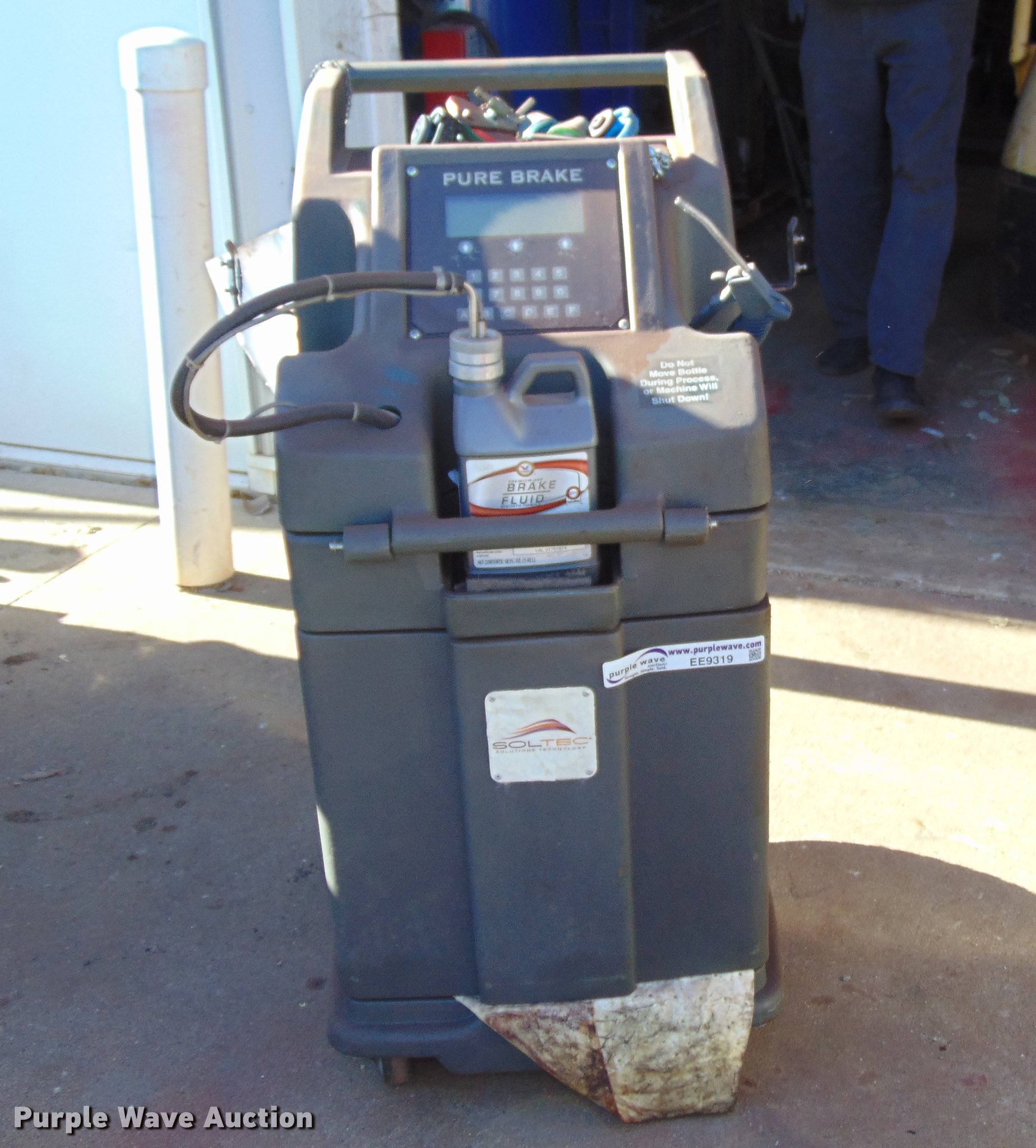 Soltec brake flush machine in Burlington, IA Item EE9319 sold
