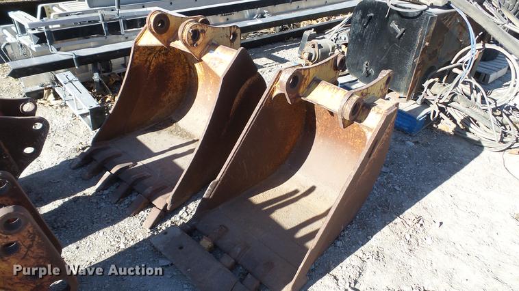 image for item AP9519 (2) backhoe buckets