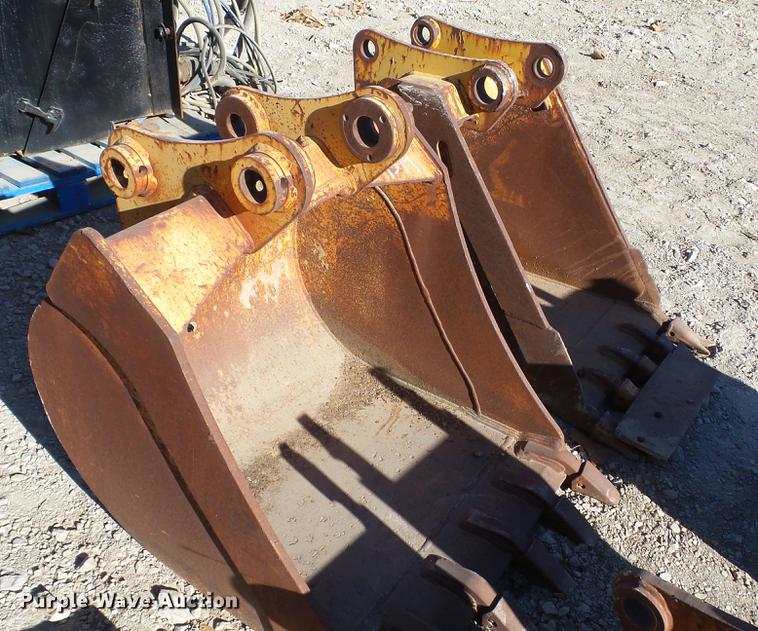 image for item AP9519 (2) backhoe buckets