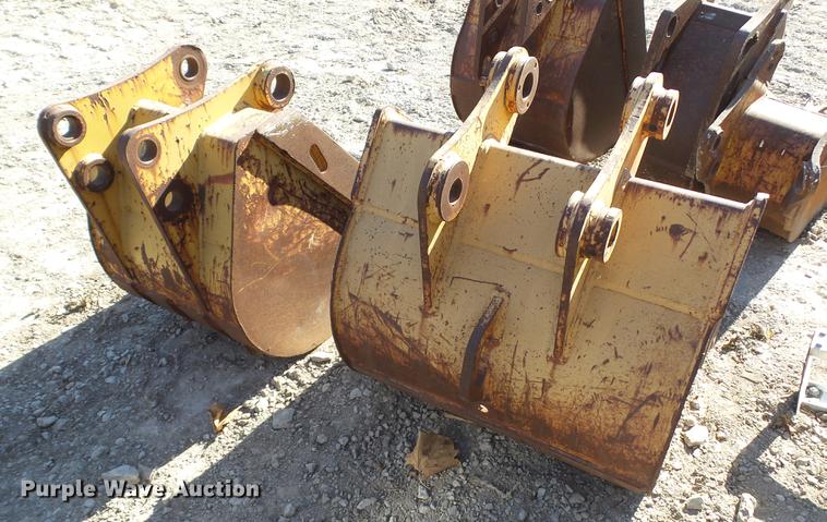 image for item AP9519 (2) backhoe buckets